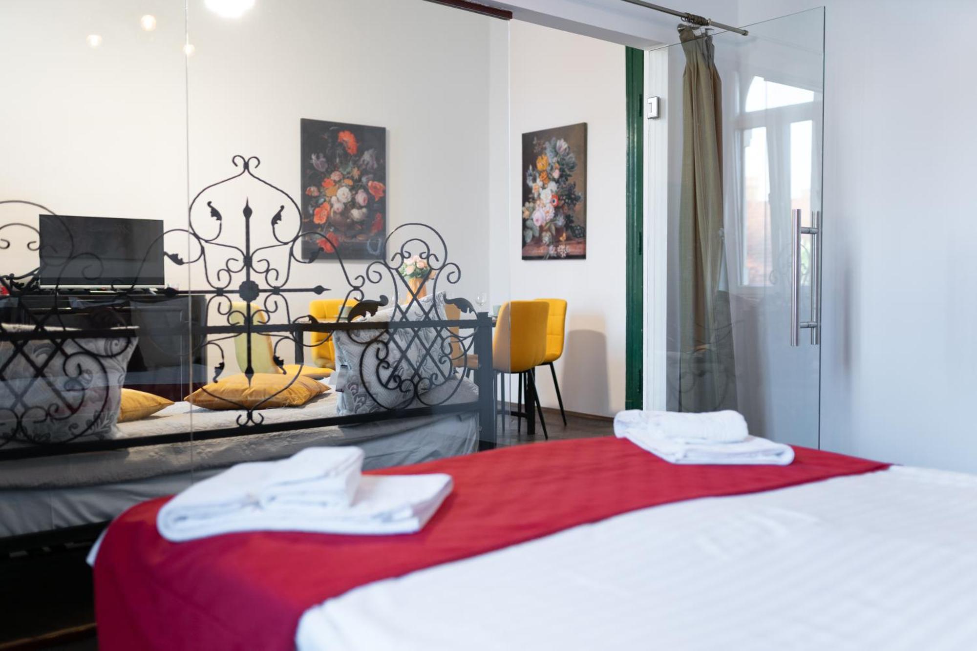 Villa Noble 5 Star House In Unirii Plaza Cluj-Napoca Esterno foto